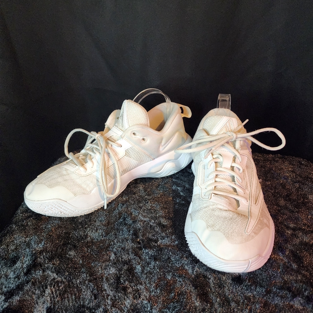 Nike Giannis Immortality 3 Size 10 Triple White Sneakers
